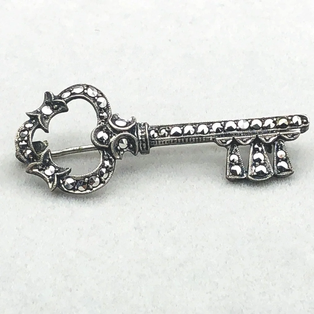 Vintage Sterling Silver Marcasite Skeleton‎ Key Brooch Art Deco Style 925 Tested